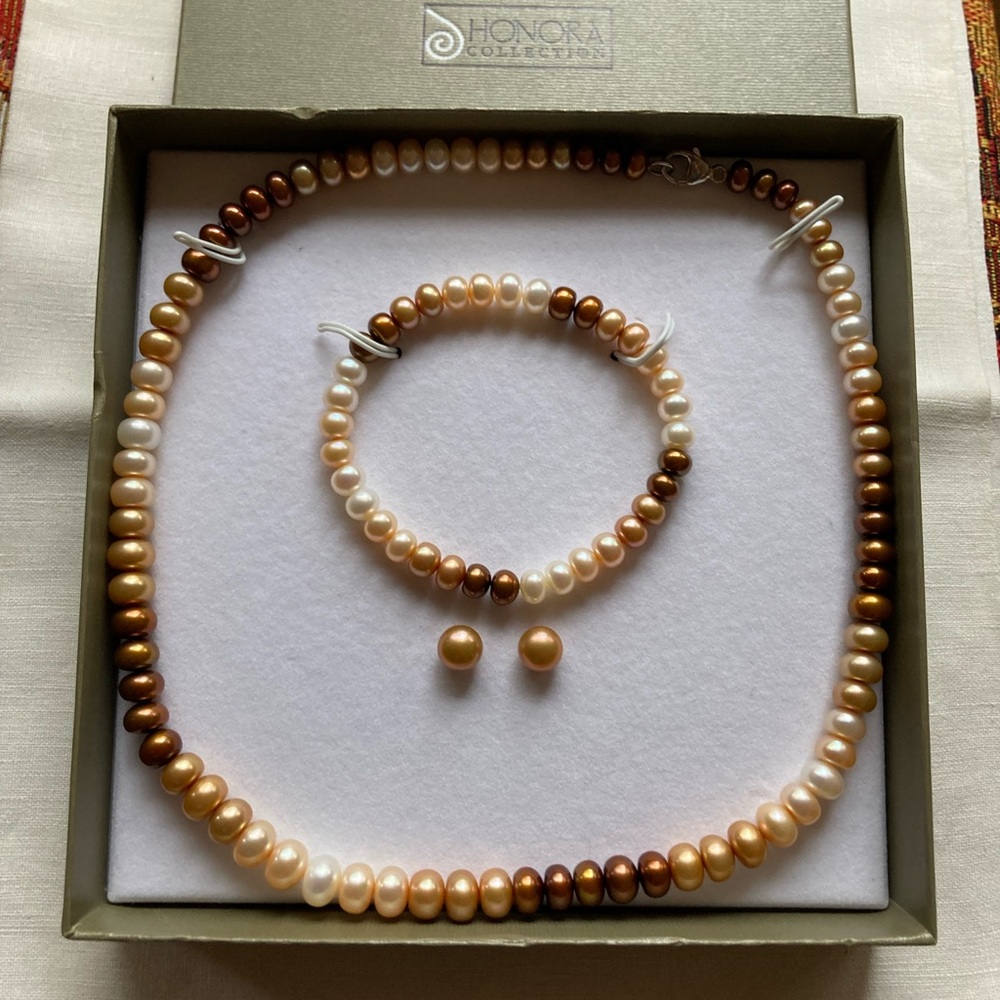Honora cultured pearl necklace, bracelet and stud earrings. Multi-colored pearls